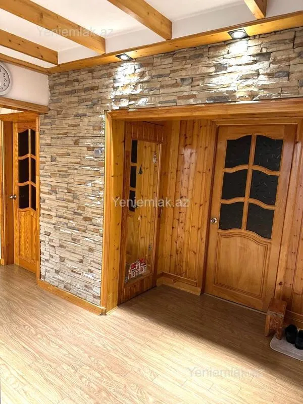 Satılır 4 otaqlı köhnə tikili 115 m²