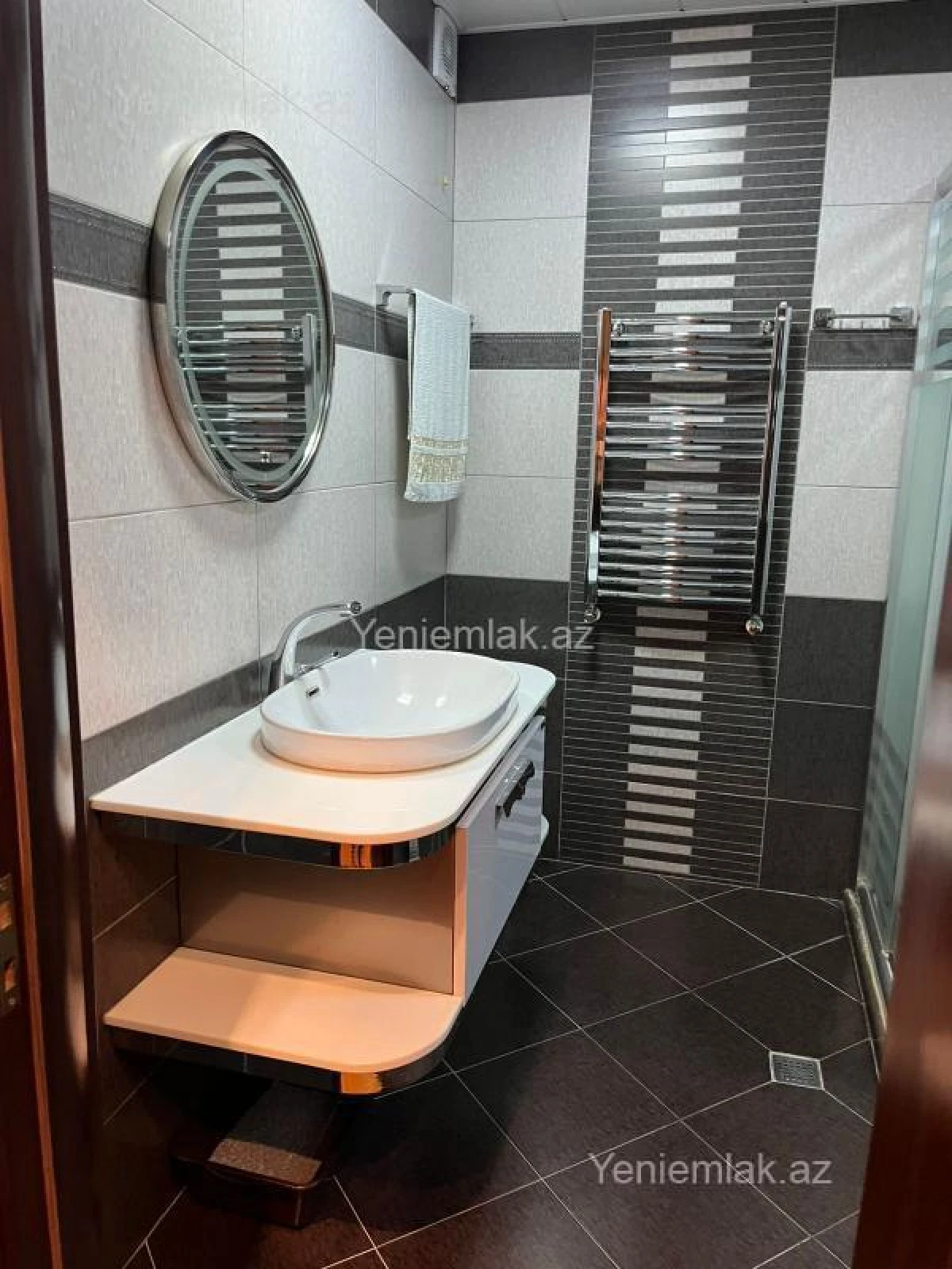 Satılır 3 otaqlı yeni tikili 115 m²