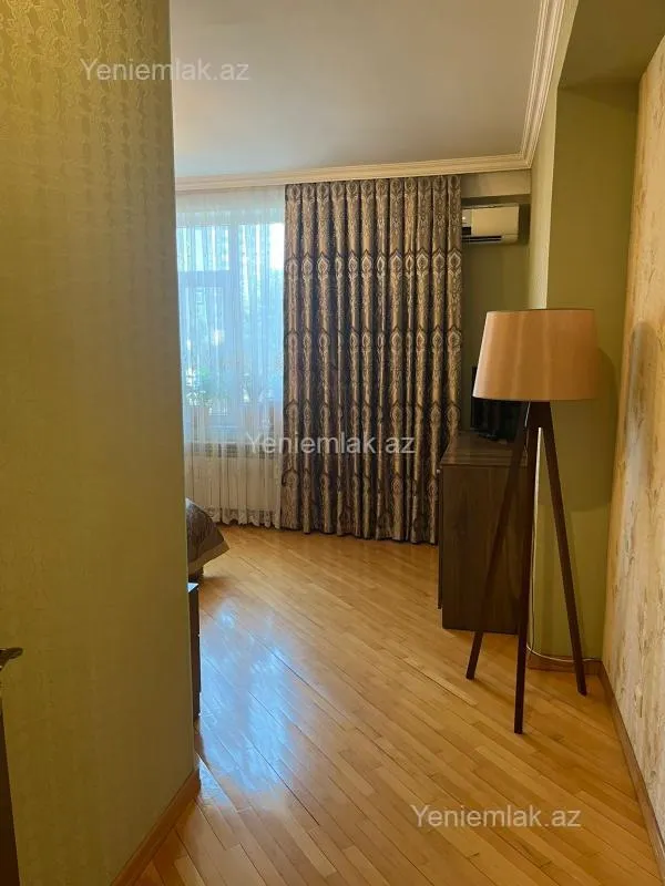 Satılır 3 otaqlı yeni tikili 115 m²