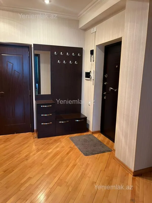 Satılır 3 otaqlı yeni tikili 115 m²