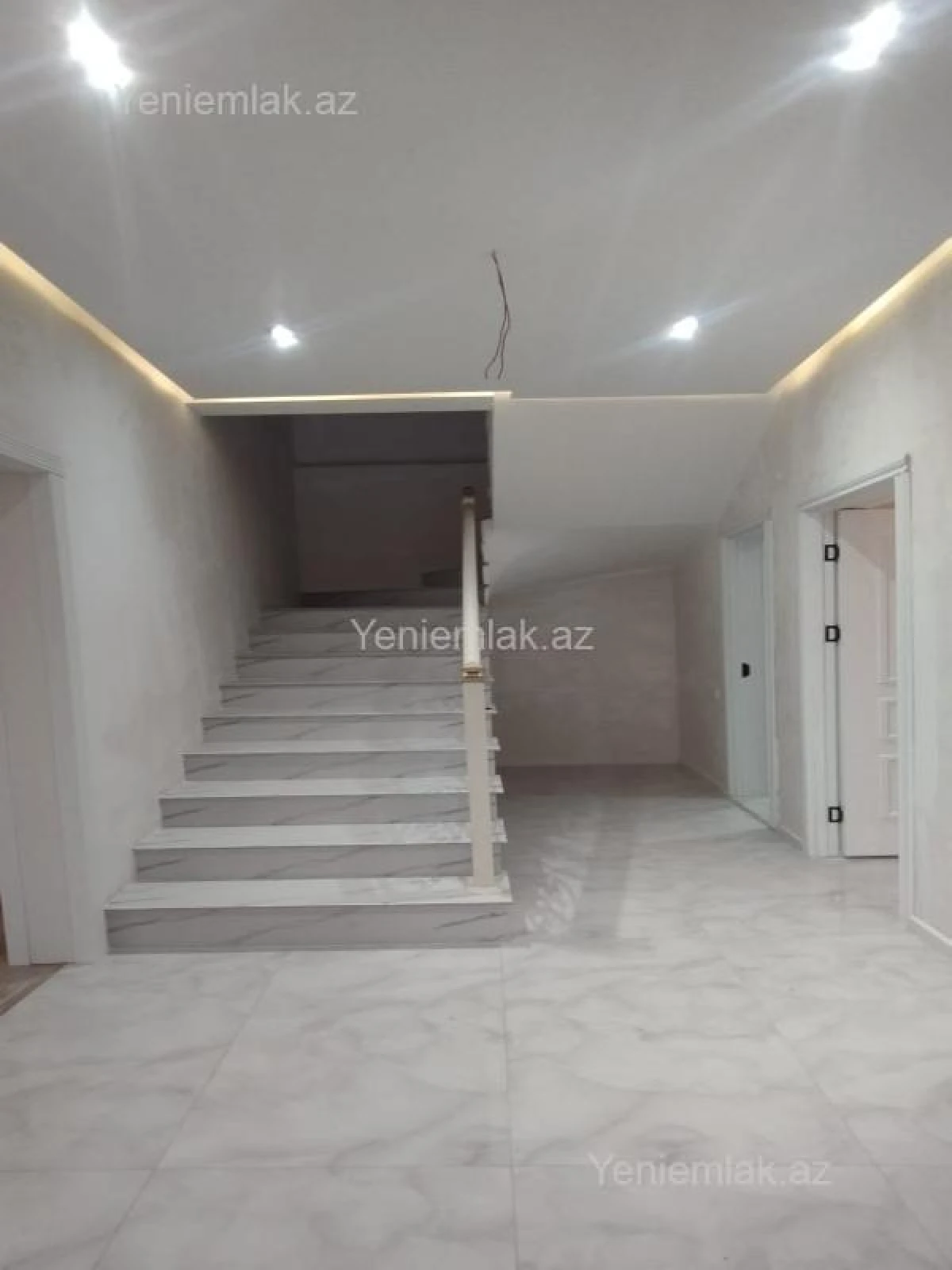 Satılır 5 otaqlı həyət evi 192 m²