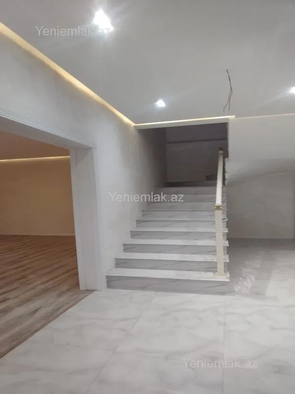 Satılır 5 otaqlı həyət evi 192 m²