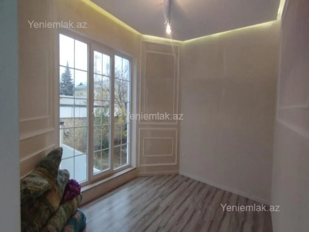 Satılır 5 otaqlı həyət evi 192 m²