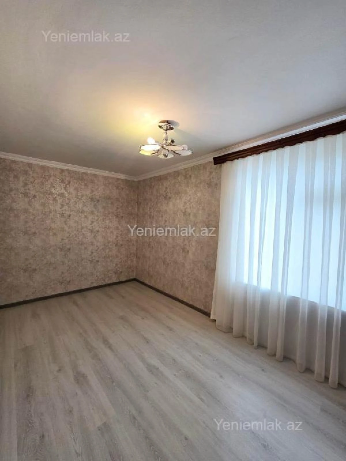Satılır 2 otaqlı köhnə tikili 55 m²