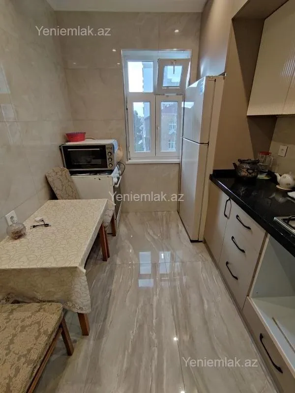 Satılır 4 otaqlı köhnə tikili 85 m²