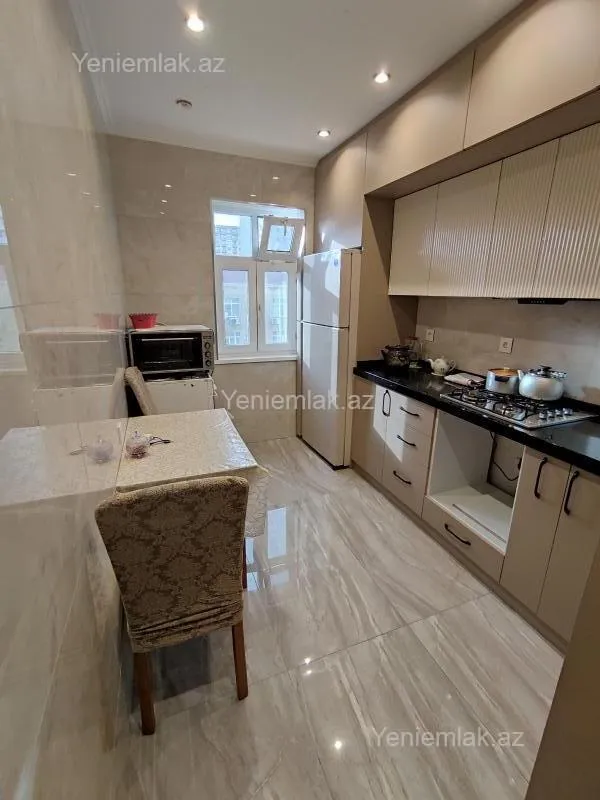 Satılır 4 otaqlı köhnə tikili 85 m²