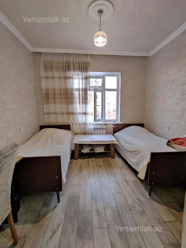 Satılır 4 otaqlı köhnə tikili 85 m²