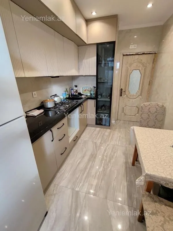 Satılır 4 otaqlı köhnə tikili 85 m²
