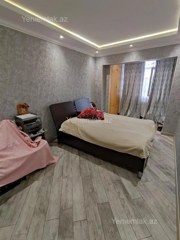 Satılır 4 otaqlı köhnə tikili 85 m²