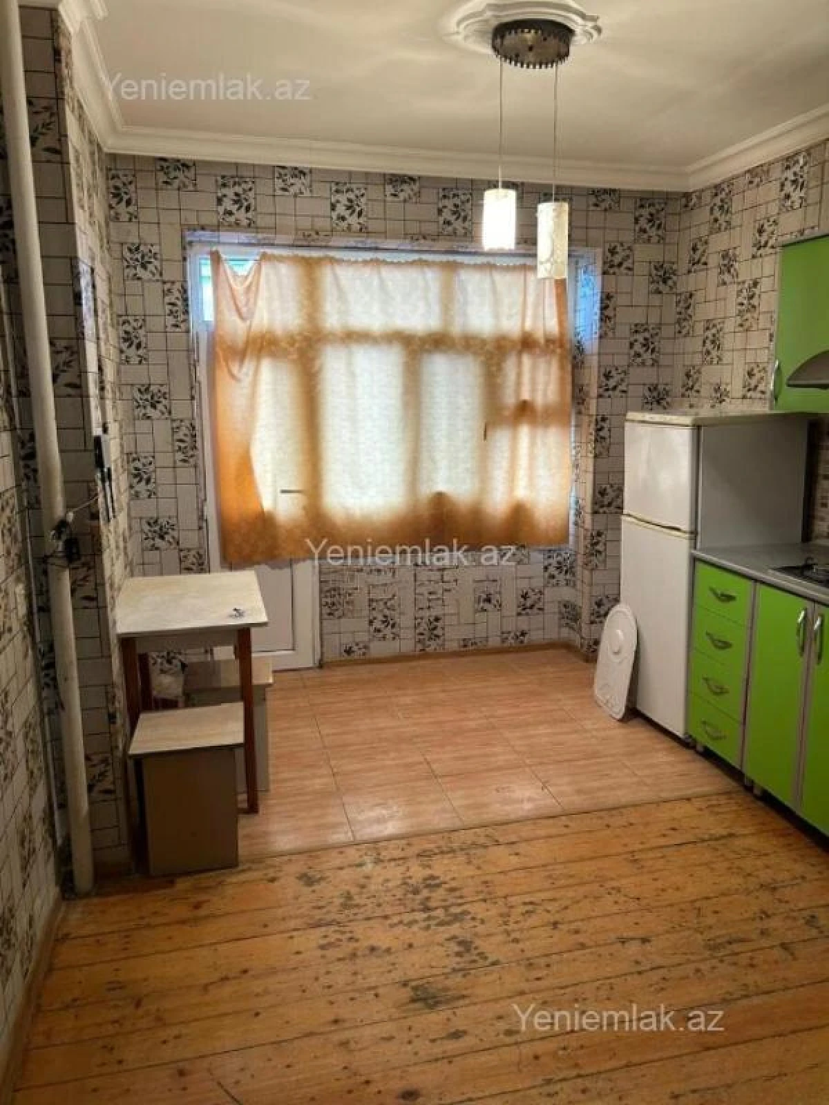 Satılır 2 otaqlı köhnə tikili 55 m²