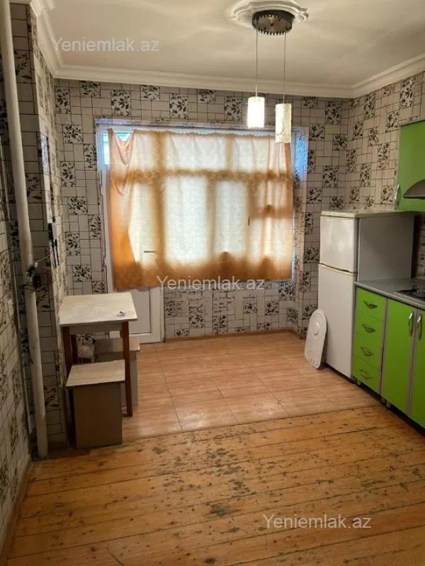 Satılır 2 otaqlı köhnə tikili 55 m²