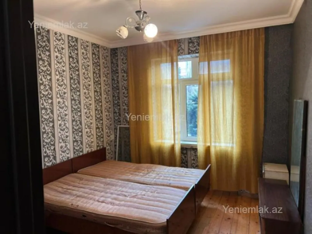 Satılır 2 otaqlı köhnə tikili 55 m²