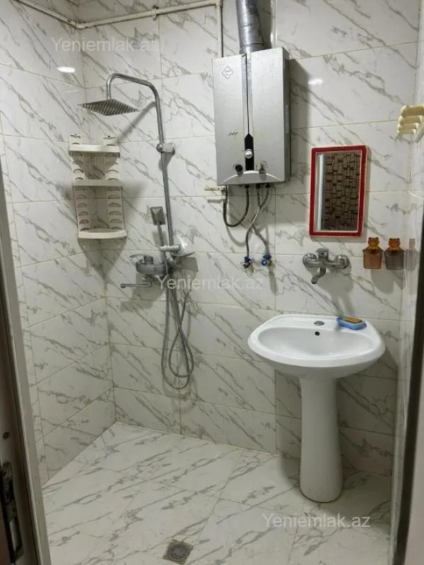 Satılır 2 otaqlı köhnə tikili 55 m²