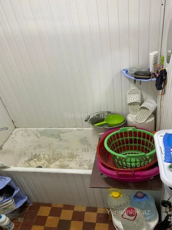 Satılır 1 otaqlı köhnə tikili 40 m²