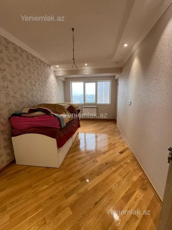 Satılır 3 otaqlı yeni tikili 135 m²