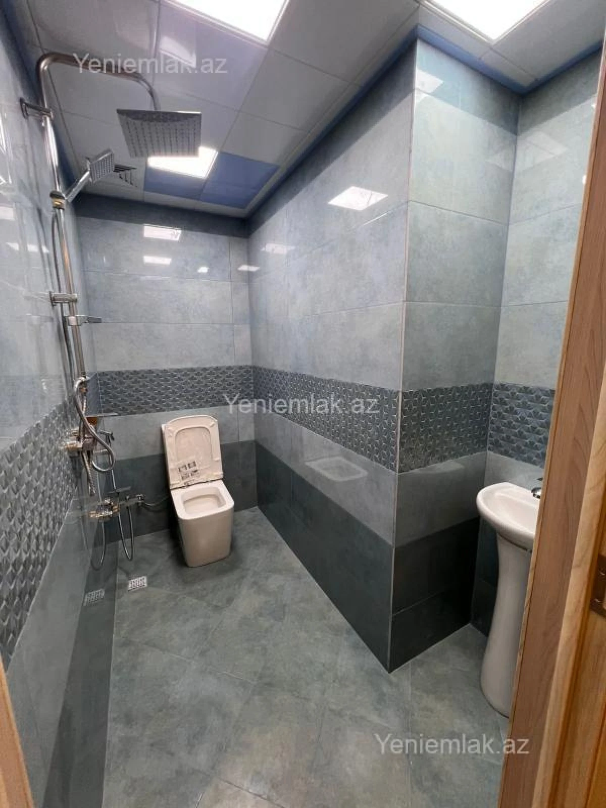 Satılır 3 otaqlı yeni tikili 135 m²