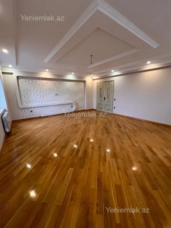 Satılır 3 otaqlı yeni tikili 135 m²