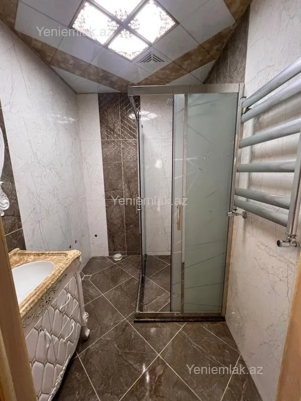Satılır 3 otaqlı yeni tikili 135 m²