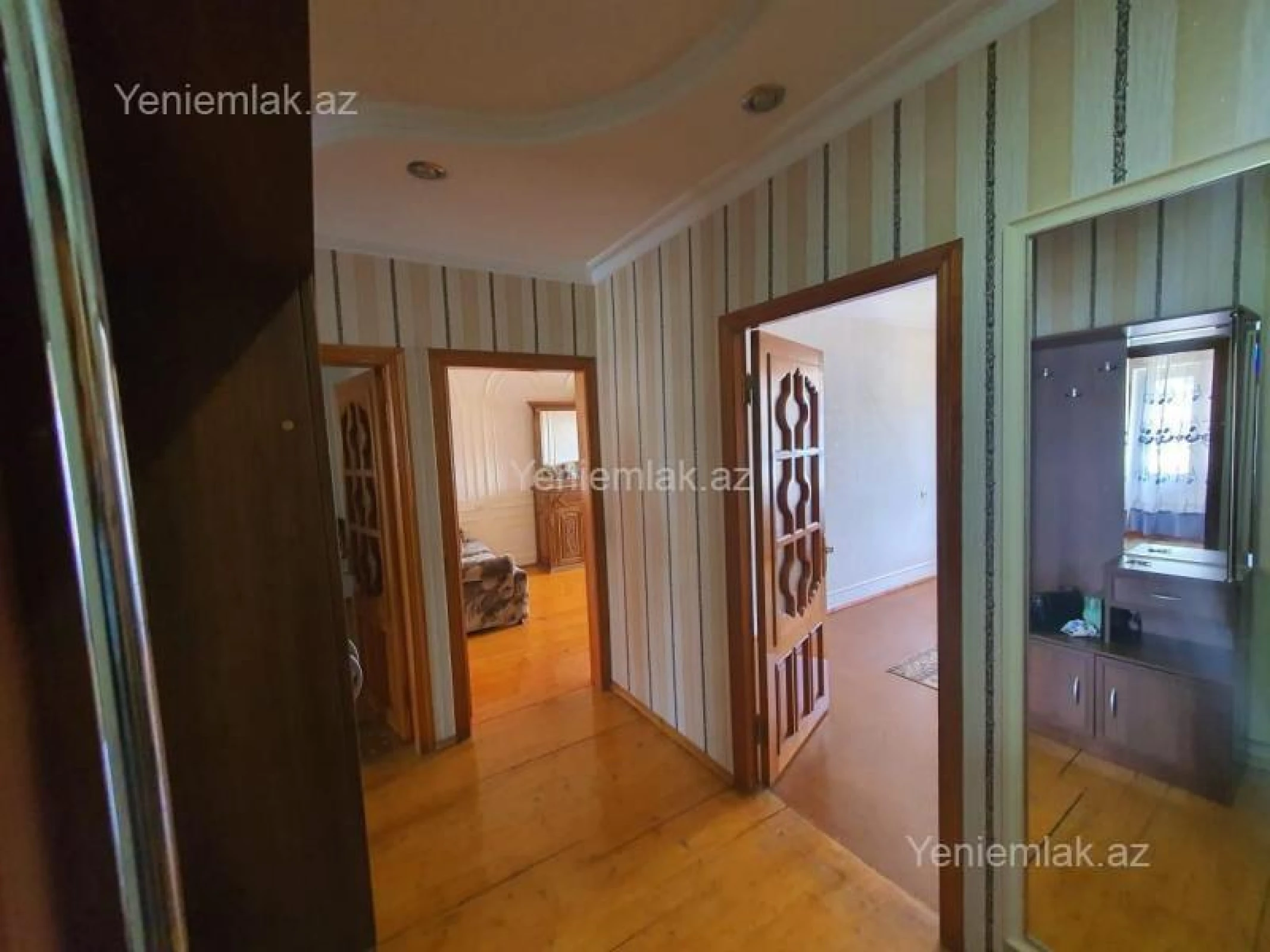 Satılır 4 otaqlı köhnə tikili 100 m²