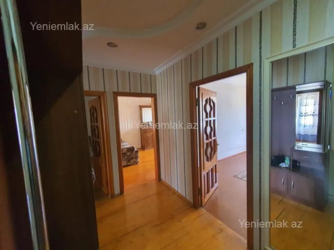 Satılır 4 otaqlı köhnə tikili 100 m²