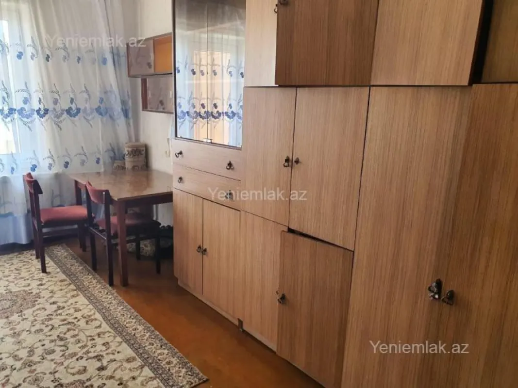 Satılır 4 otaqlı köhnə tikili 100 m²