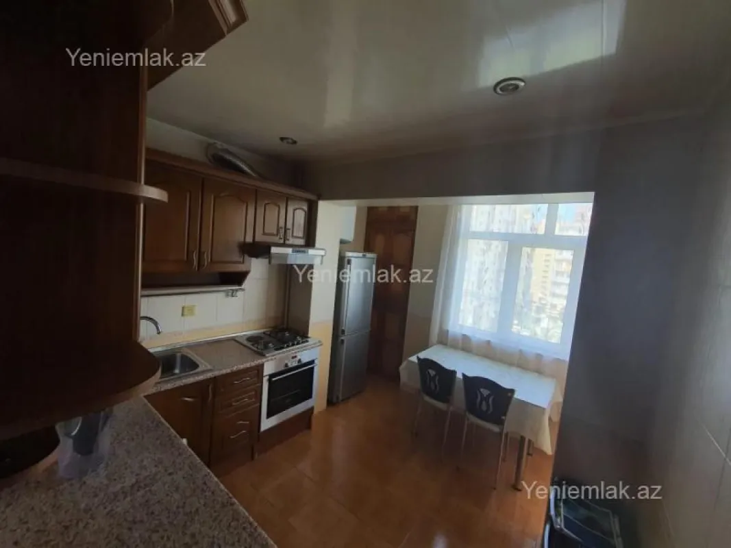 Satılır 4 otaqlı köhnə tikili 100 m²