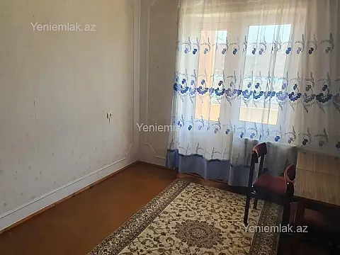Satılır 4 otaqlı köhnə tikili 100 m²