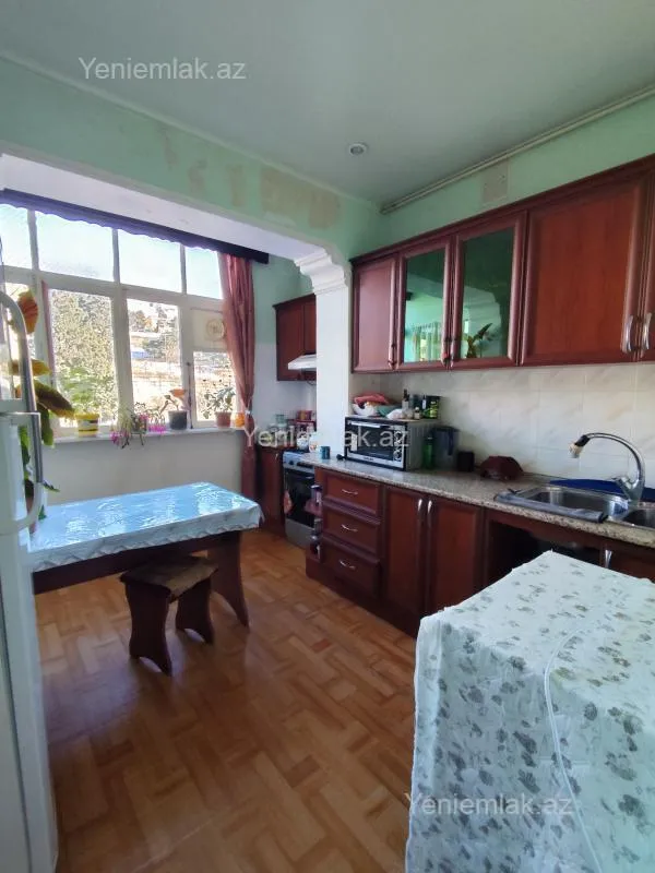 Satılır 2 otaqlı köhnə tikili 60 m²
