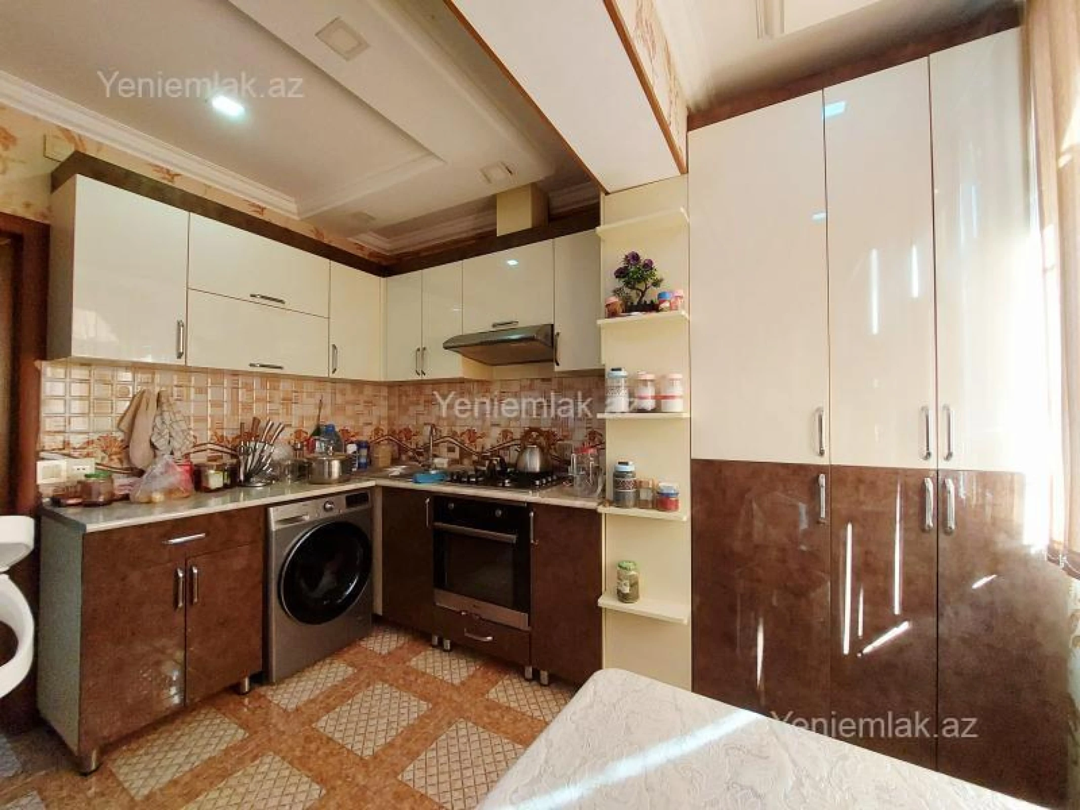 Satılır 2 otaqlı köhnə tikili 58 m²