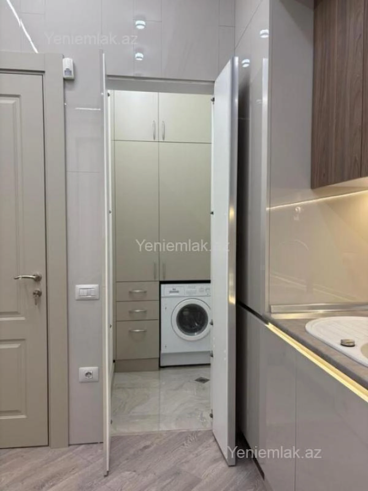 Satılır 4 otaqlı yeni tikili 120 m²