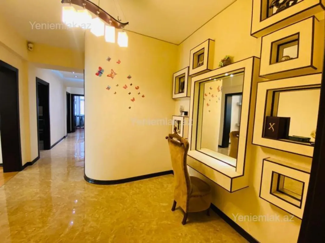 Satılır 3 otaqlı yeni tikili 115 m²