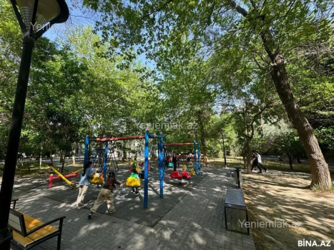 Satılır 2 otaqlı köhnə tikili 75 m²