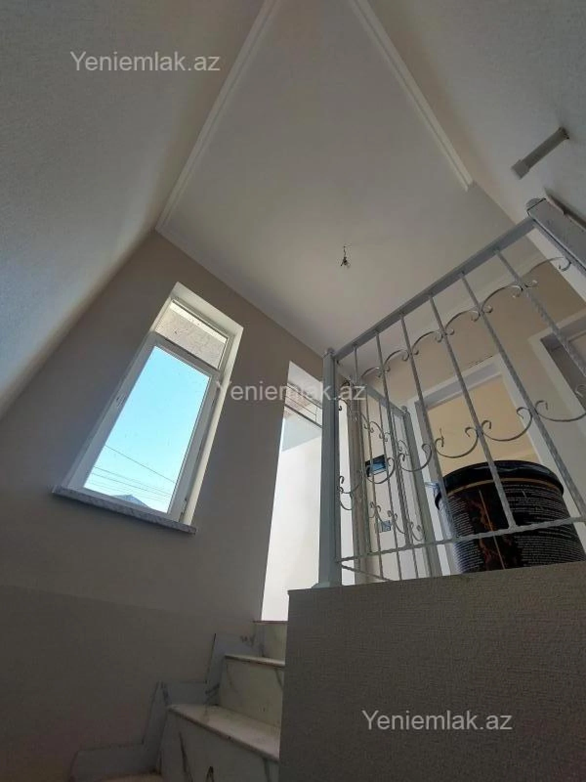 Satılır 4 otaqlı həyət evi 180 m²