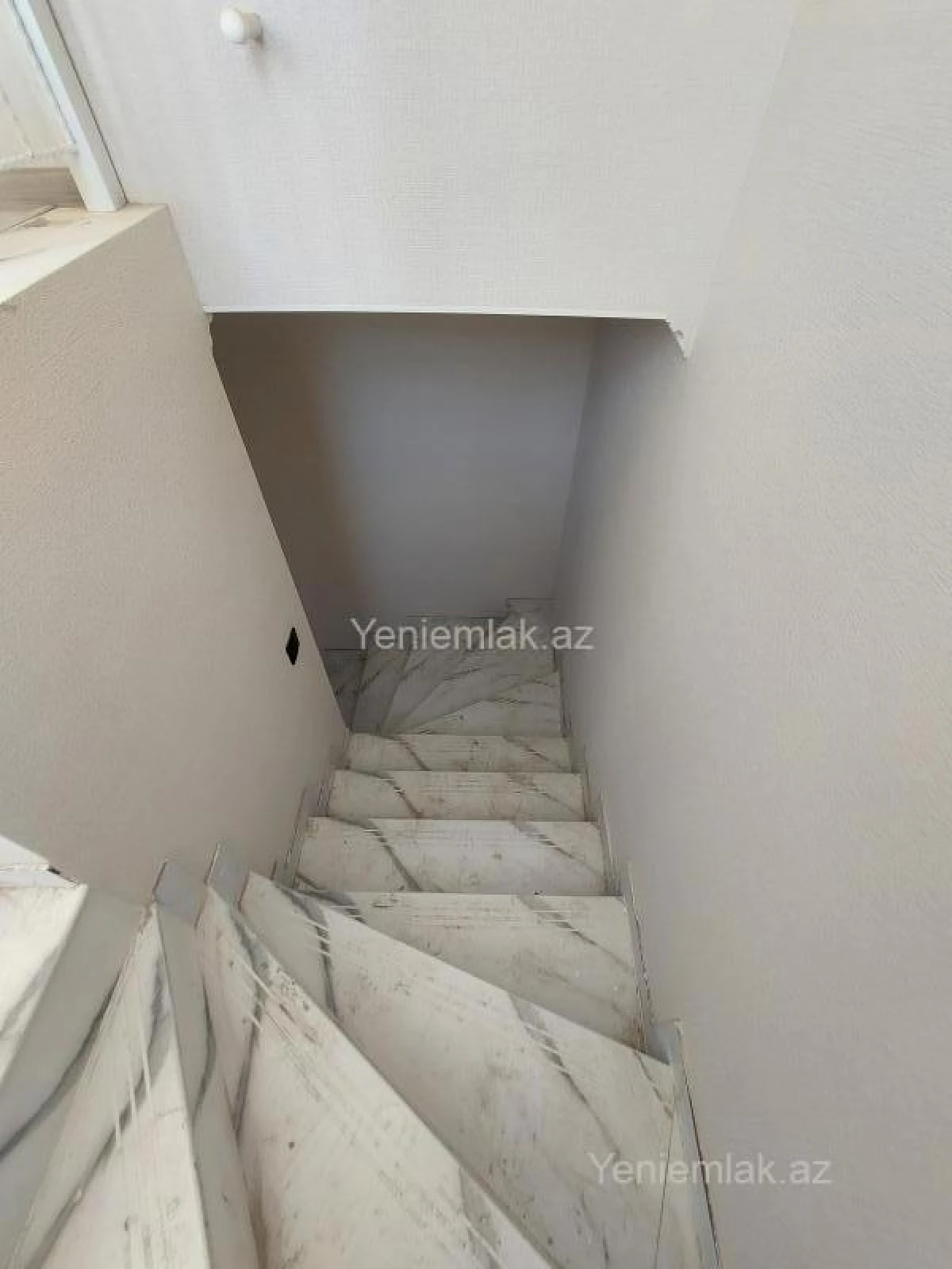Satılır 4 otaqlı həyət evi 180 m²