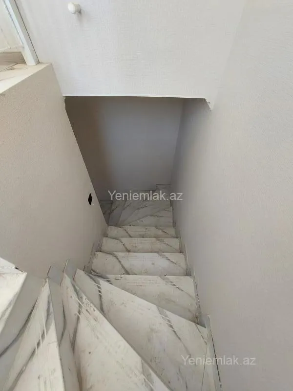 Satılır 4 otaqlı həyət evi 180 m²