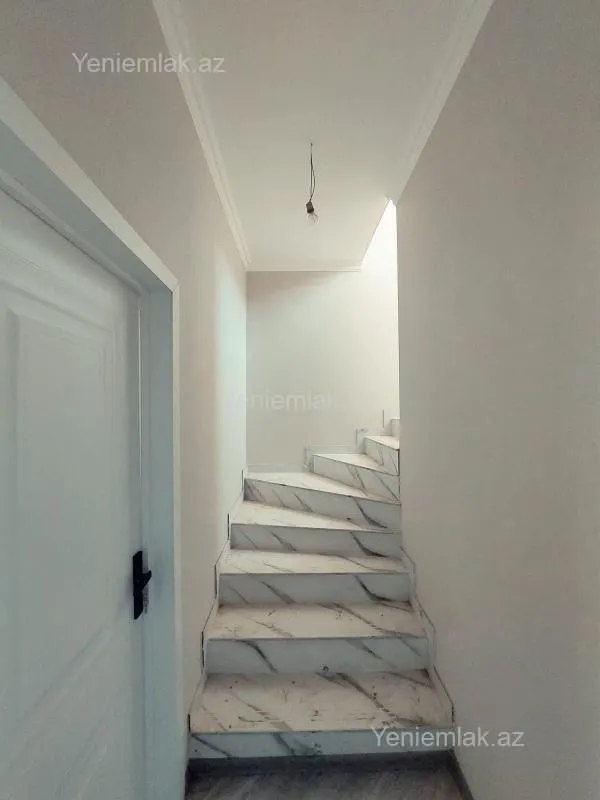 Satılır 4 otaqlı həyət evi 180 m²