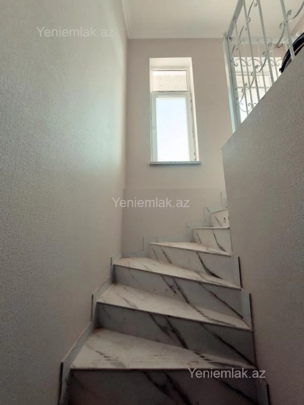 Satılır 4 otaqlı həyət evi 180 m²