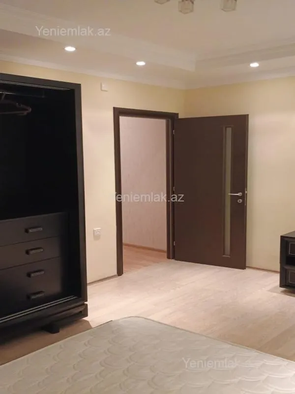 Satılır 4 otaqlı yeni tikili 132 m²