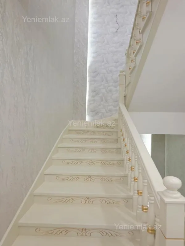 Satılır 10 otaqlı həyət evi 360 m²