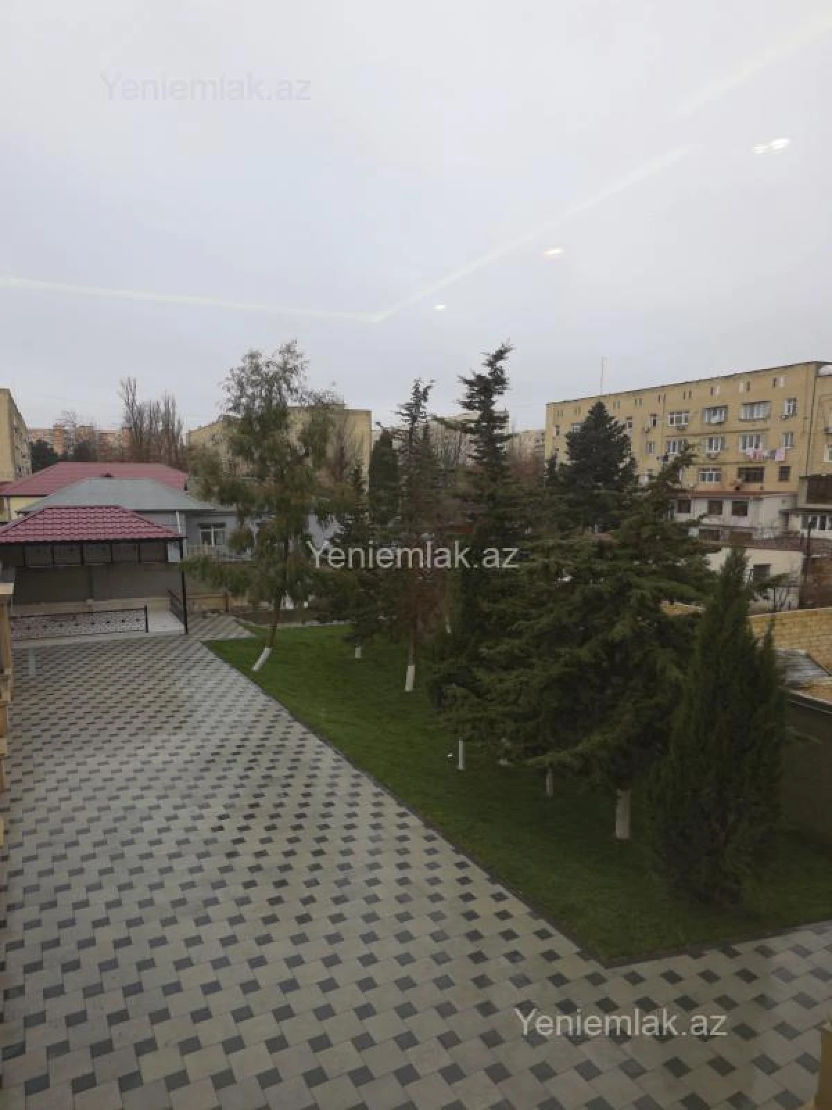 Satılır 10 otaqlı həyət evi 360 m²