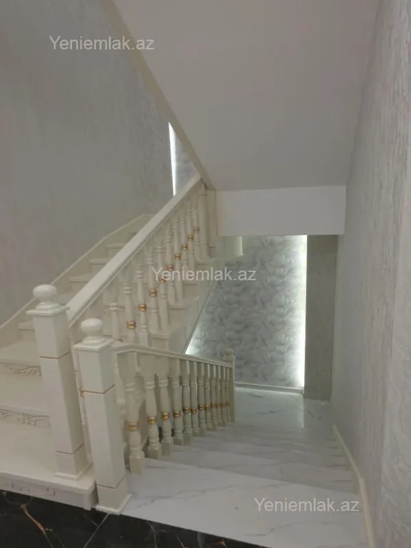 Satılır 10 otaqlı həyət evi 360 m²