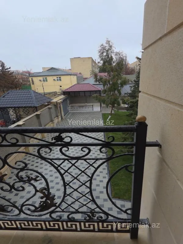 Satılır 10 otaqlı həyət evi 360 m²