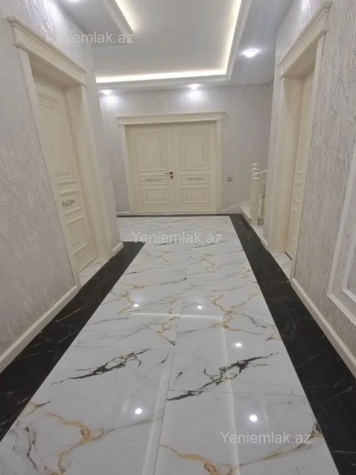 Satılır 10 otaqlı həyət evi 360 m²