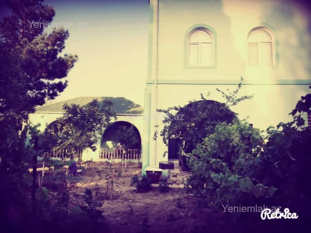 Satılır 7 otaqlı həyət evi 220 m²