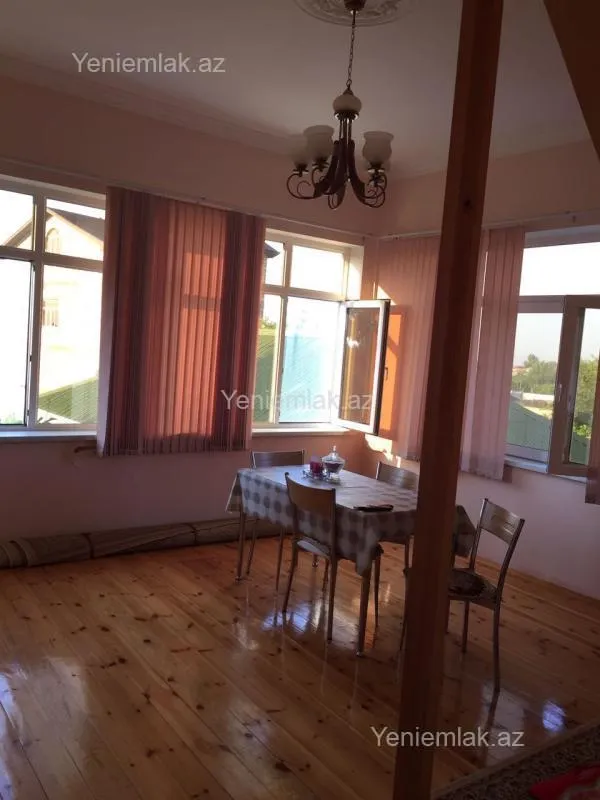 Satılır 7 otaqlı həyət evi 220 m²