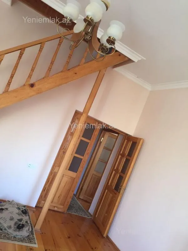 Satılır 7 otaqlı həyət evi 220 m²