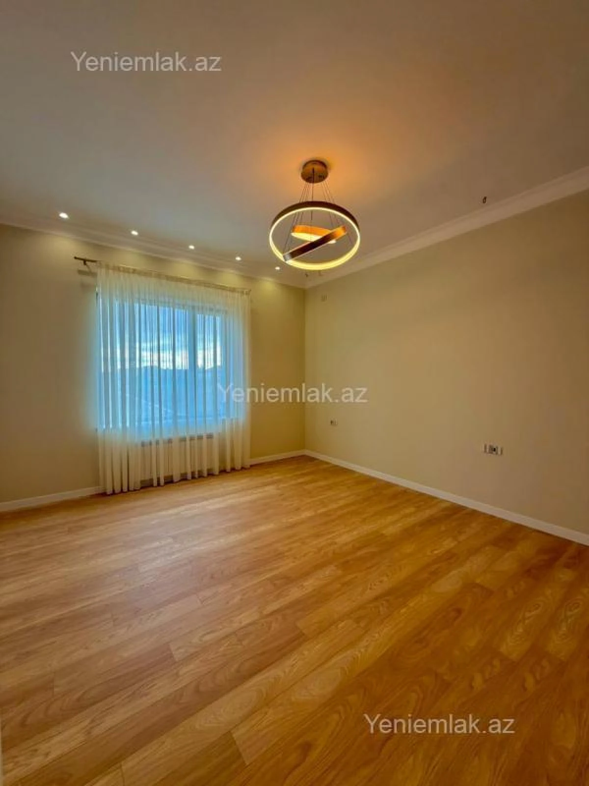 Satılır 6 otaqlı həyət evi 400 m²