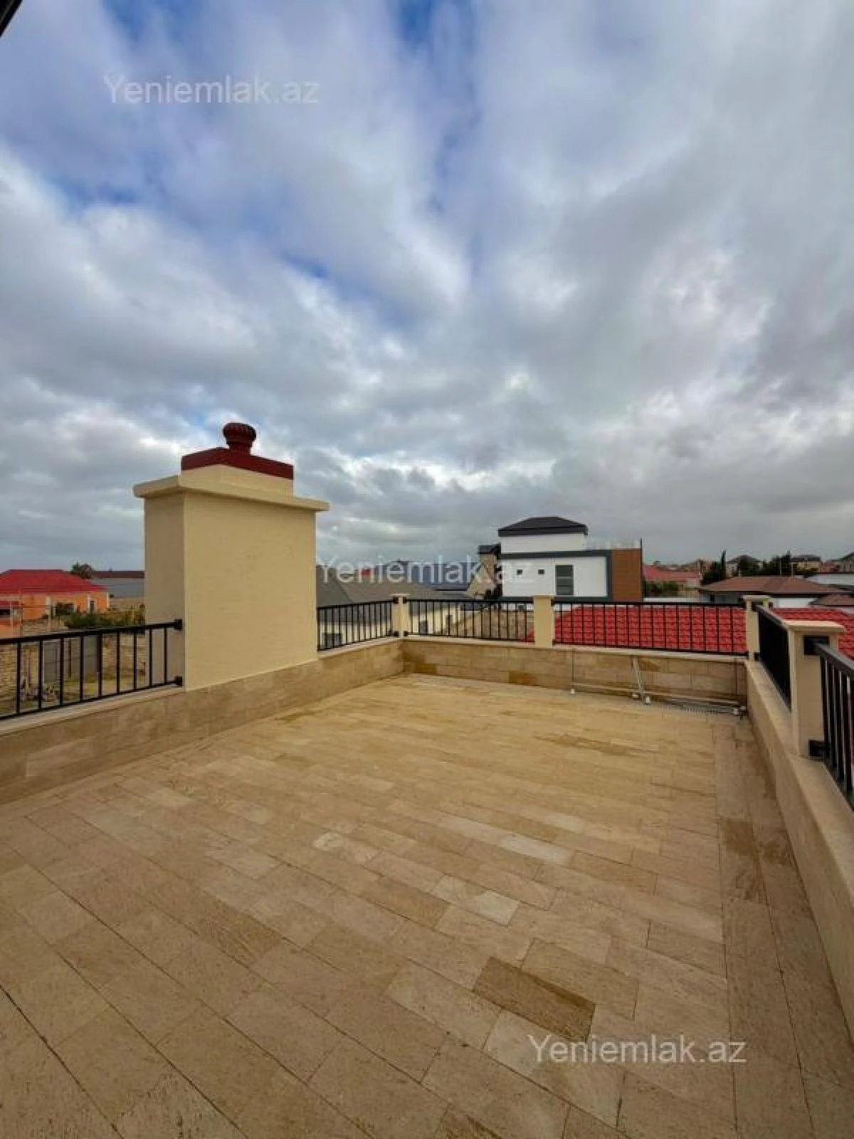 Satılır 6 otaqlı həyət evi 400 m²