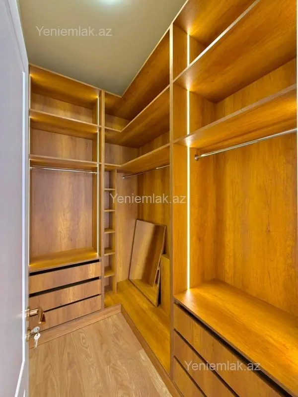 Satılır 6 otaqlı həyət evi 400 m²