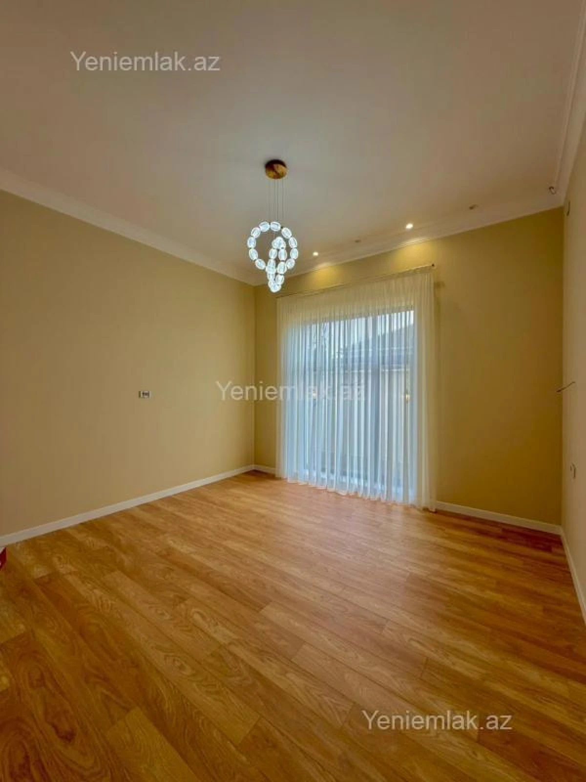 Satılır 6 otaqlı həyət evi 400 m²